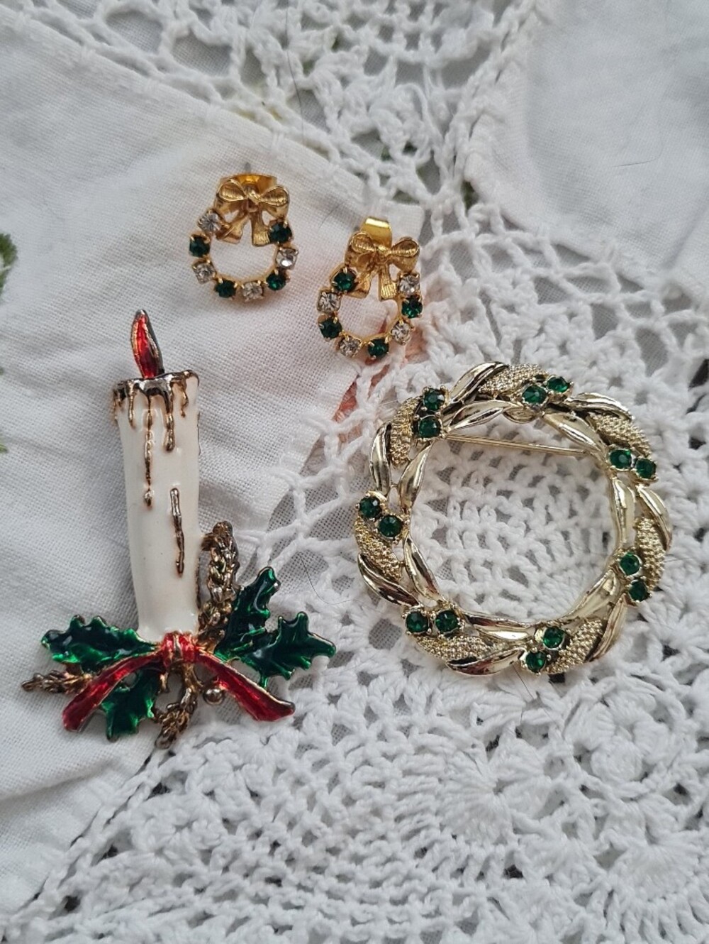 Adorable Christmas Brooch & Earrings Set - Wreath & Candle